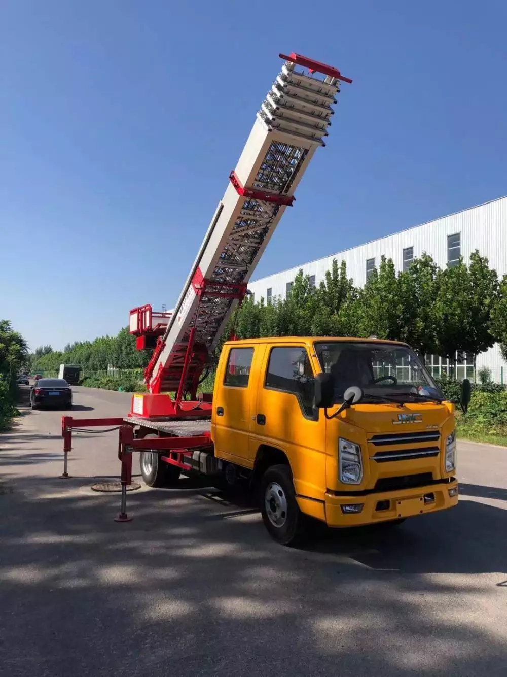 长丰镇附近的云梯车出租服务：轻松解决高空作业需求